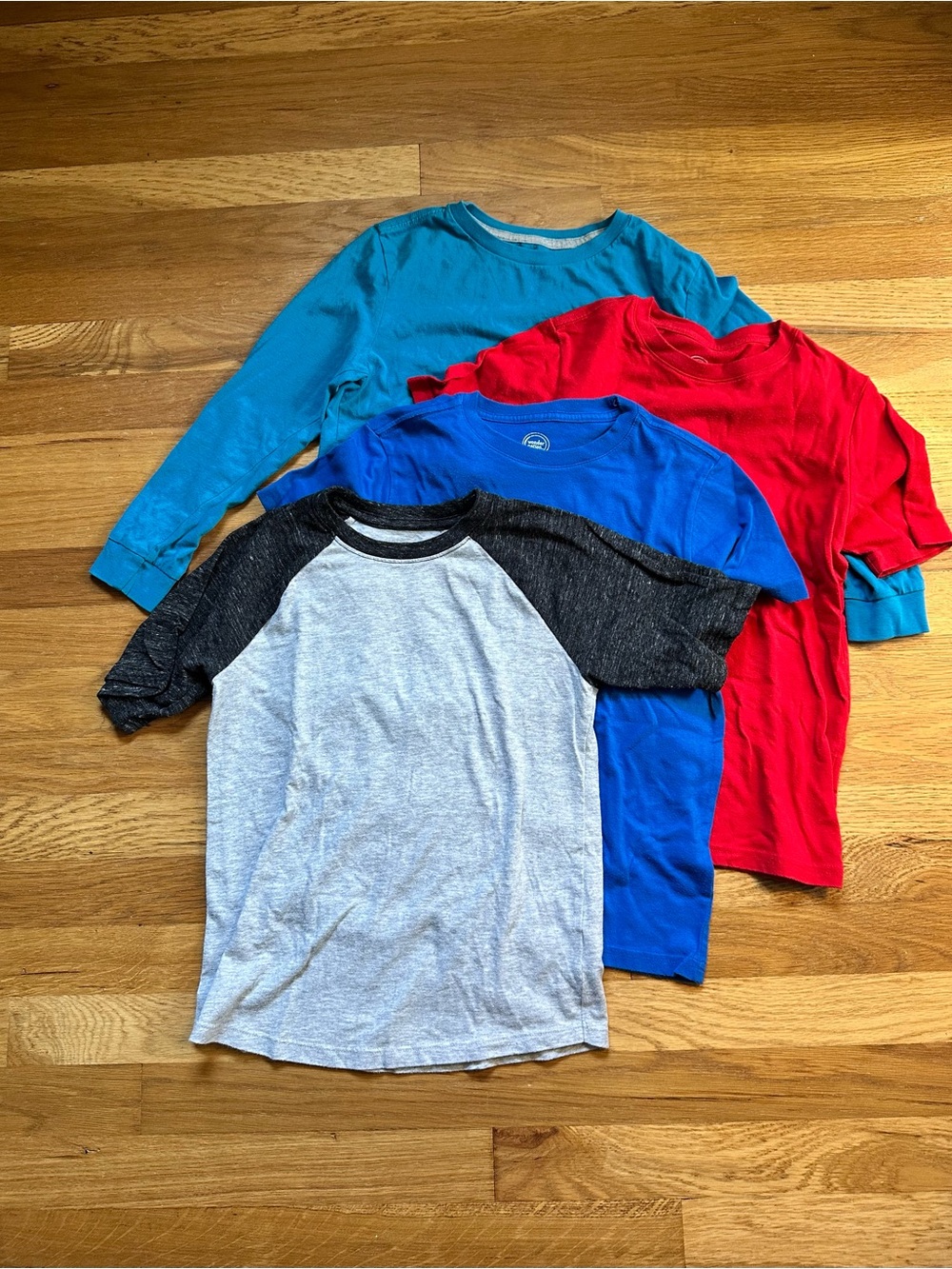 Bundle of 4 boys long sleeve and short sleeve t-shirts boy’s size 8